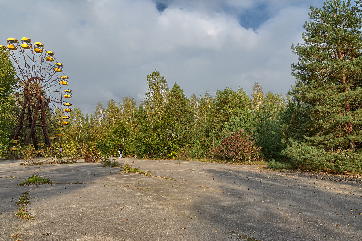 /media3/files/chernobyl/ferris_wheel01/photo/23.jpg